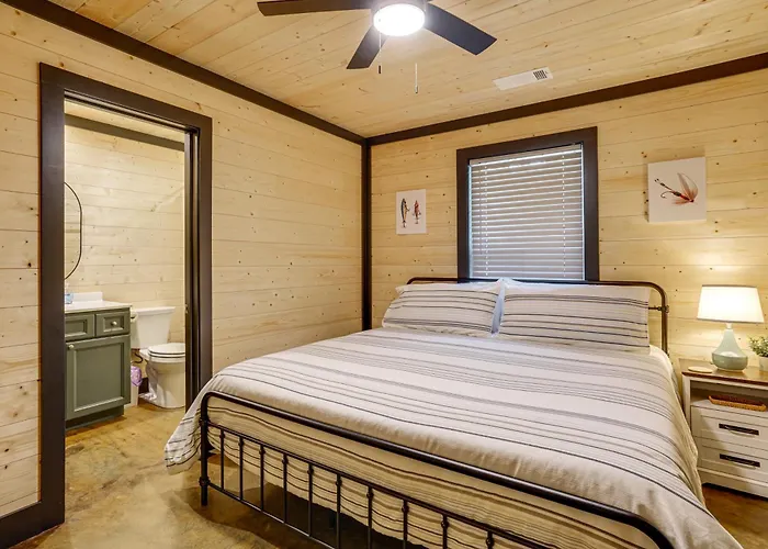 Walk To Water: Irvin Cobb Resort Cabin!
