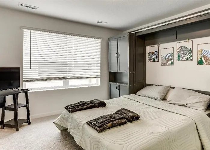 Spacious 4Br Home Near Denver & Dia