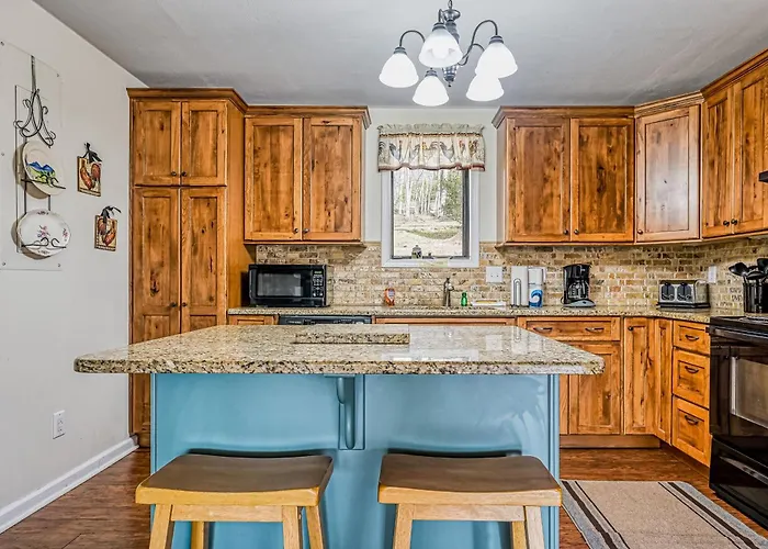 Herons Rest - Lakefront Home With Dock, Pool Table, & Hot Tub - Dogs Ok