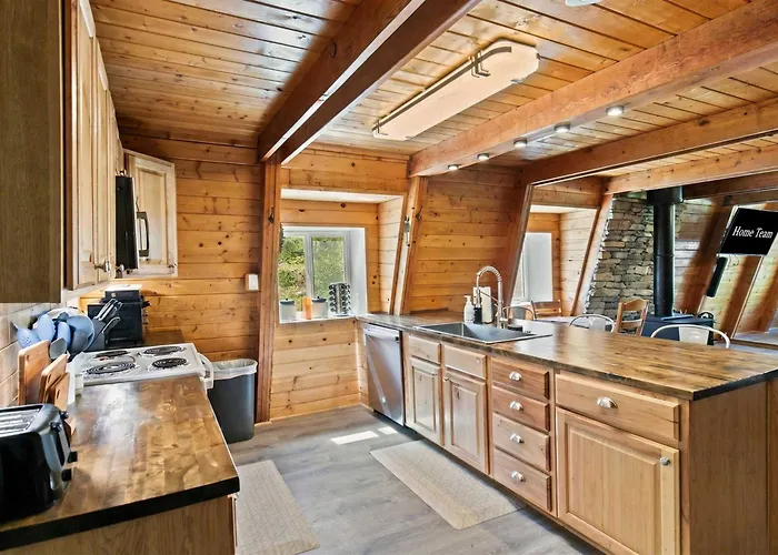 Ski-Lee Retreat - Ski - Hike - Explore - Sleeps 10