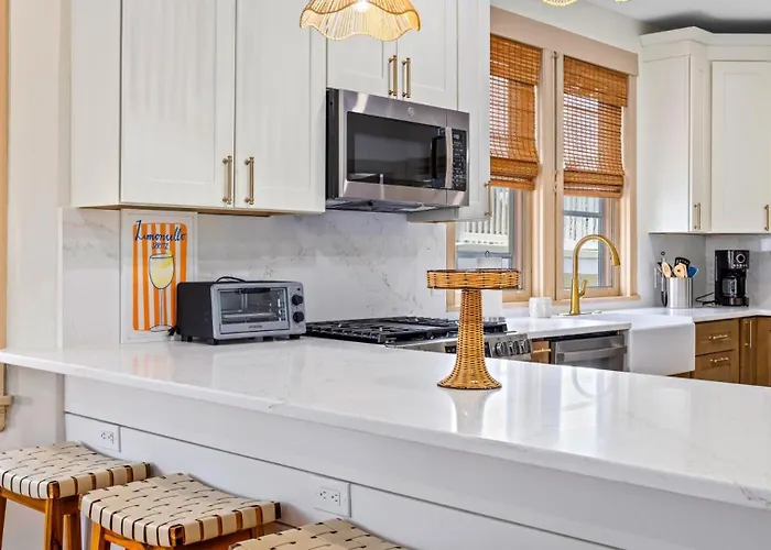 Modern Historic Charm 4Br One Block To Beach