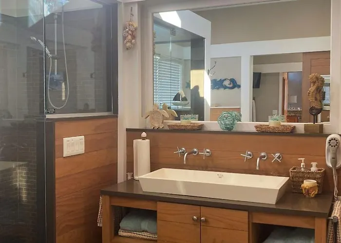 Dog-Friendly Florida Beach House Steps From The Water In Carrabelle