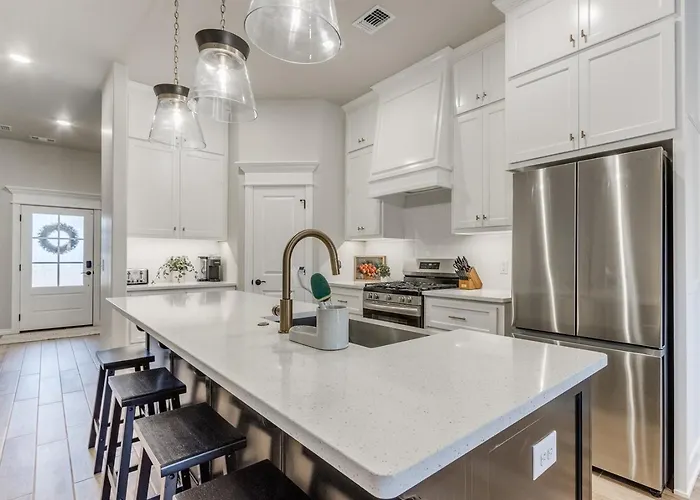 Spacious 4Br Furnished Yukon Home Patio Garage