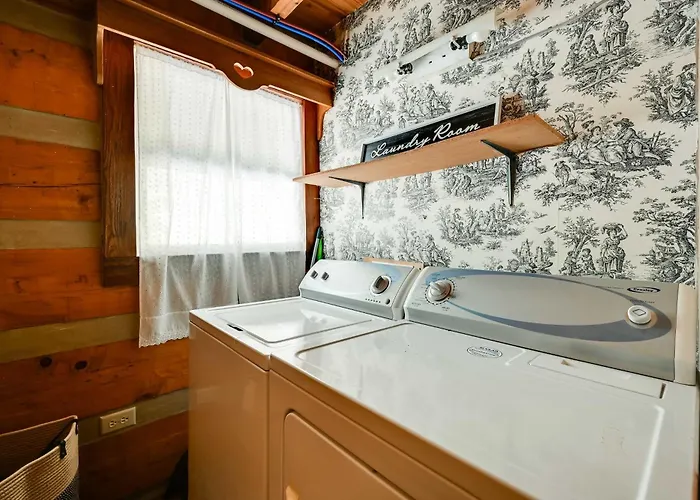 Unique Mammoth Cave Cabin W/ Teepee & Hot Tub!