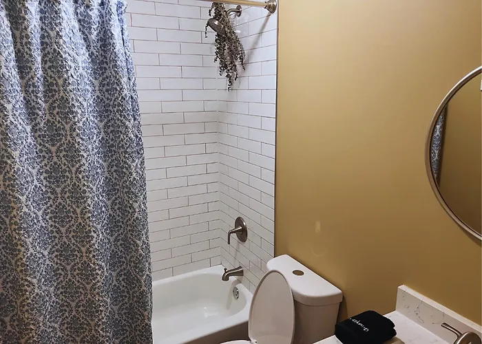 Cozy Pet Friendly Decatur Guesthouse 2 Full Bath With 2 Car Garage