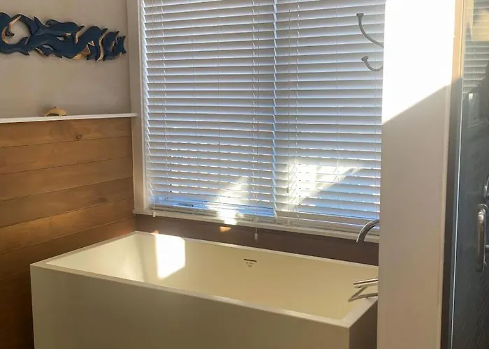Dog-Friendly Florida Beach House Steps From The Water In Carrabelle