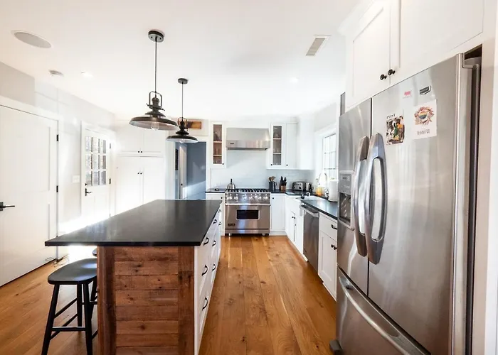 Sunsets On Blue Hill, Newly Renovated Farmhouse