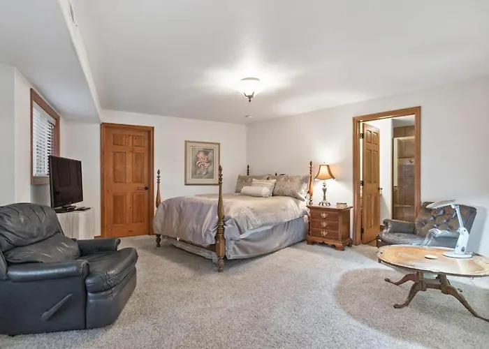 Riverfront 4Br Lodge Dock Sauna & Game Room