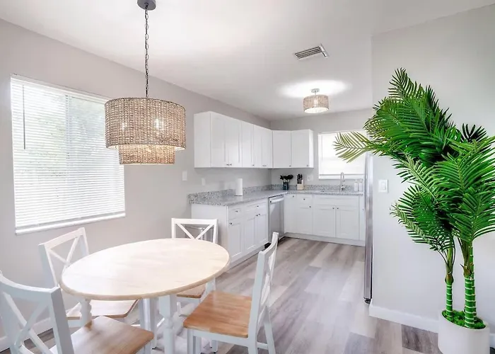 2 Bedroom Coastal Home Near Beach