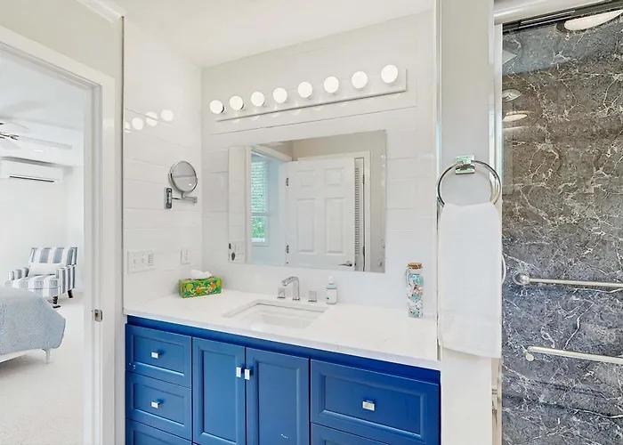 Bright Falmouth Home With Open Layout Ac & Deck