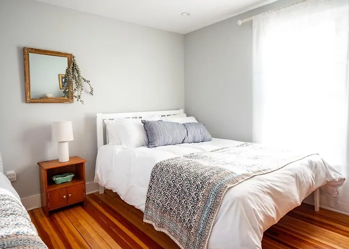 Sunsets On Blue Hill, Newly Renovated Farmhouse