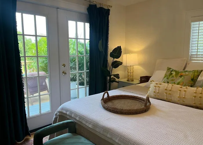 Casita Encanta-Dora, Steps To Town, Pet-Friendly