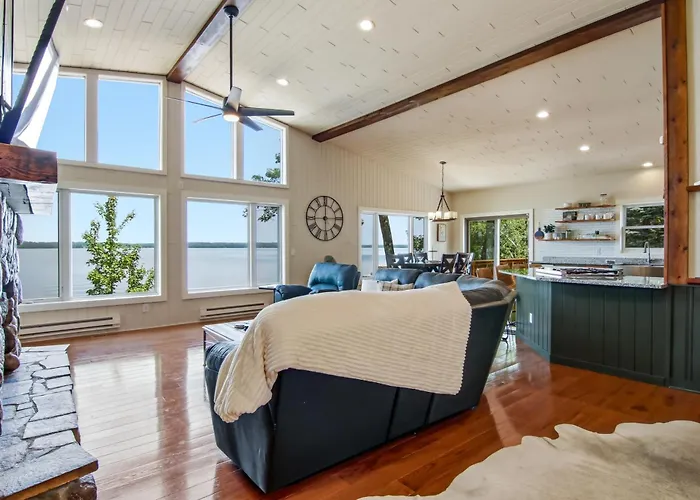 7Br Luxury Waterfront Retreat On Grindstone Lake