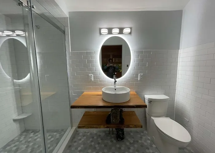Peaceful Creekside Cabin Dog-Friendly Hot Tub Gas Fireplace Gas Grill