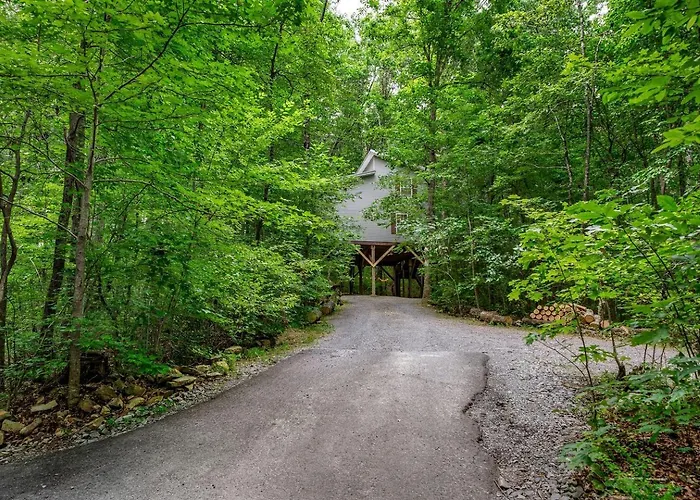 Secluded Cozy Wooden Cabin In Fort Payne, Alabama
