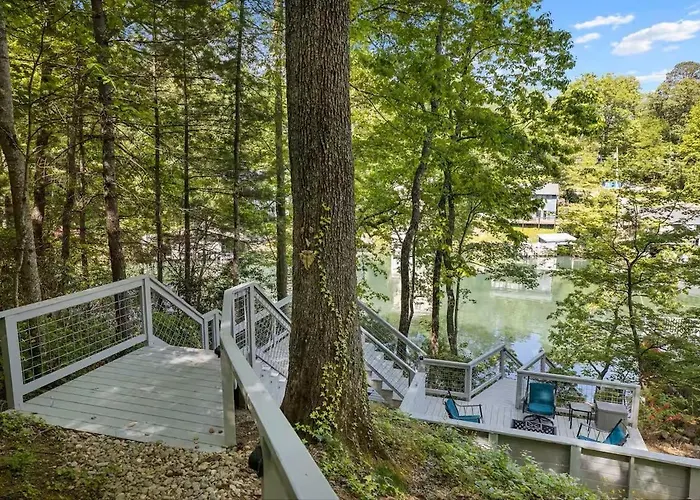 Peaceful Home In A Quiet Cove