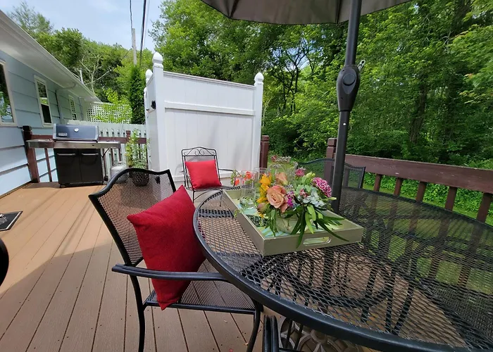 Vacation Cottage In The Heart Of Narragansett