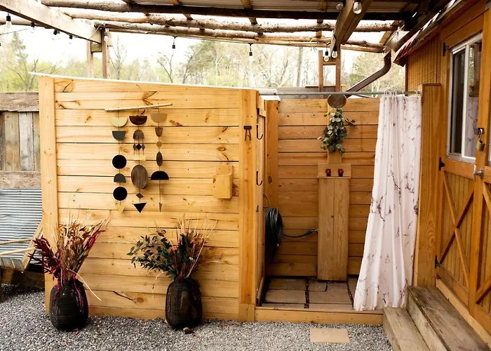 Romantic Tiny House Retreat With Farm Views & Firepit In Newport, Tennessee