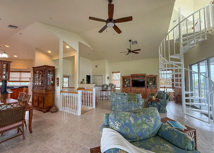 Twin Dolphins Pool, Docks, Elevator, Golf Cart