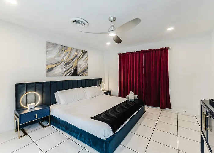 Villa Velvet - Heated Pool & Minutes To Beaches