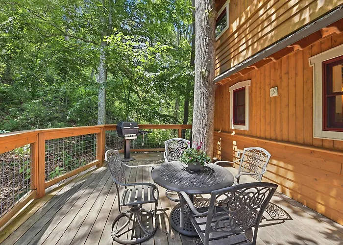 Luxury Treehouse Gas Fireplace Bbq Firepit Outdoor Dining Shared Creek Access