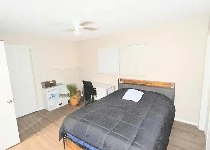 Charming 4 Bed 3 Bath Single Family Home In Hudson