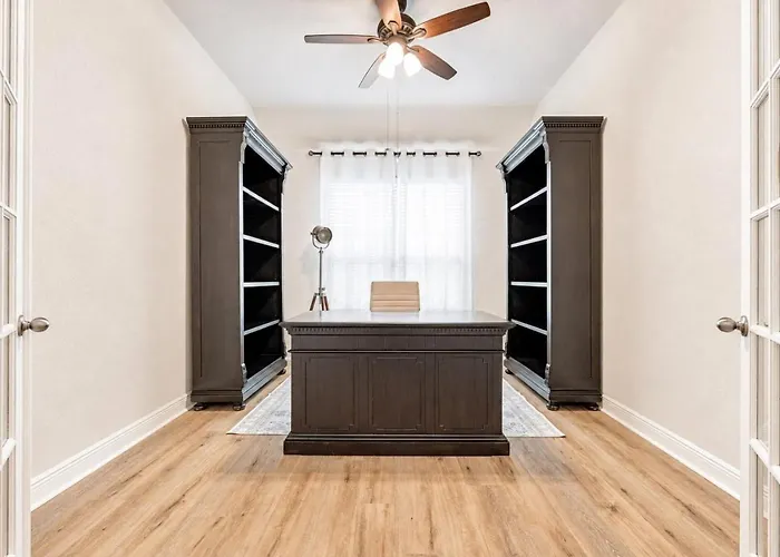 The Woodlands 4Br 3Ba One Story Retreat W Dual Shower, Ev Friendly, Baby Crib, And Grill