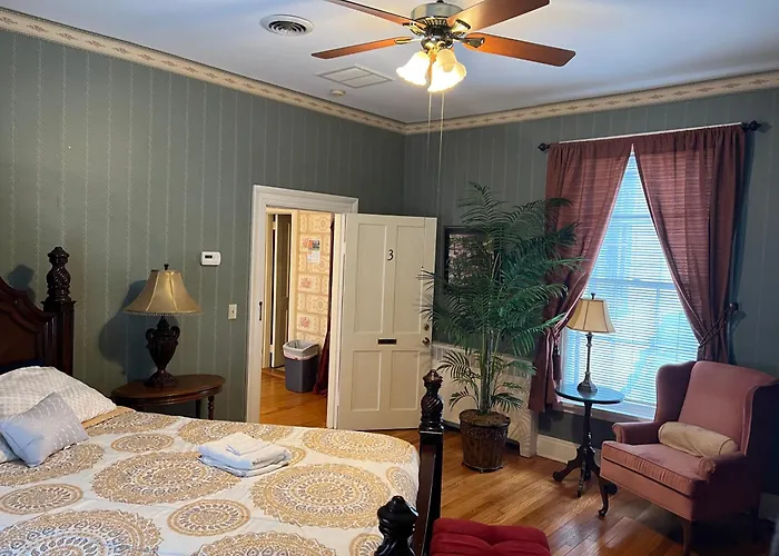 Historic 5Br 1858 Estate Near Barton And Warbirds