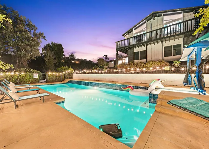 Entire Private Home With 5 Beds, 3 Bathroom, Pool, Big Yard, View, King Bed, 6 Parking, Available Now