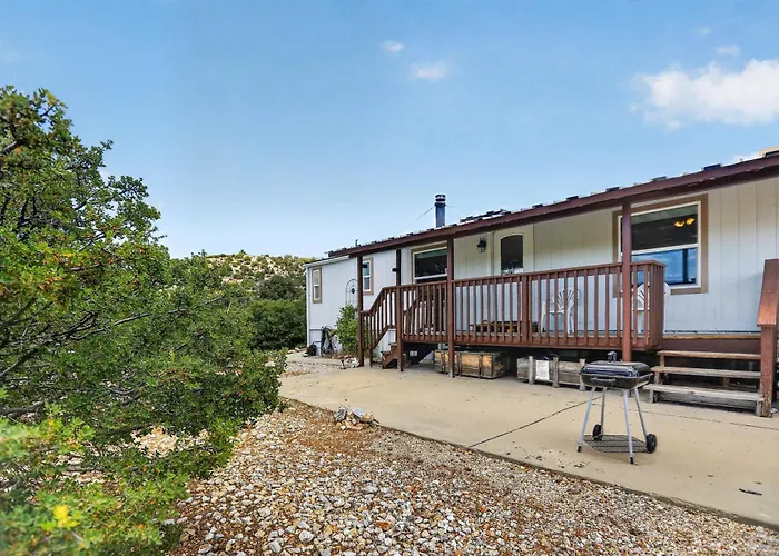 Tehachapi 12-Guest Group Escape Home