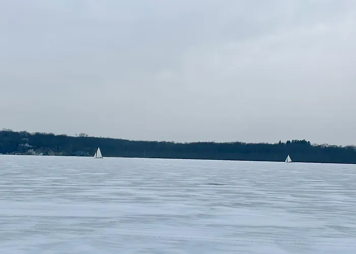 Sunset Lakehouse - Stunning Views & Lake Fun