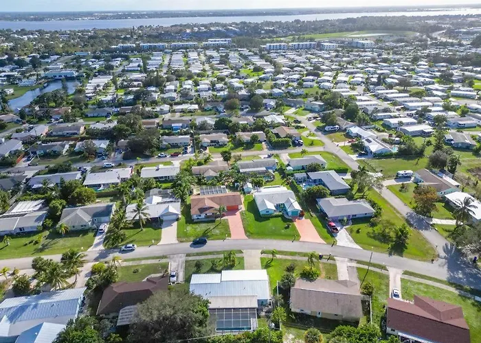 Jensen Beach Home With Heated Pool Near Downtown & Beaches