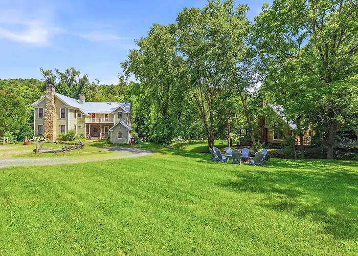 Luxury Farmhouse & Creekside Cottage Dog-Friendly Scenic Views Firepit Bbq