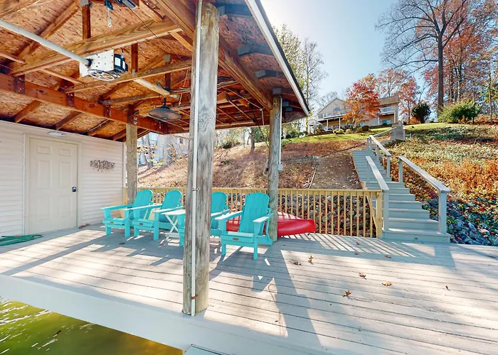 The Lake House On Sunset Point - Lakefront Home With Private Dock & Pool Table