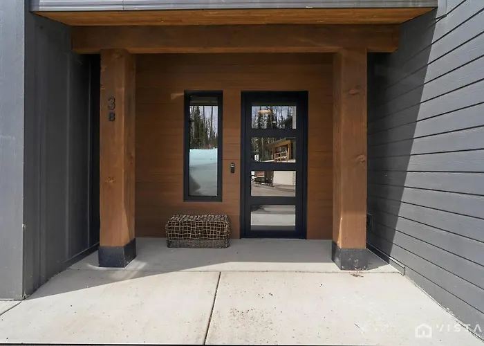 Luxury Ski In And Ski Out Condo With Private Hot Tub And Sauna