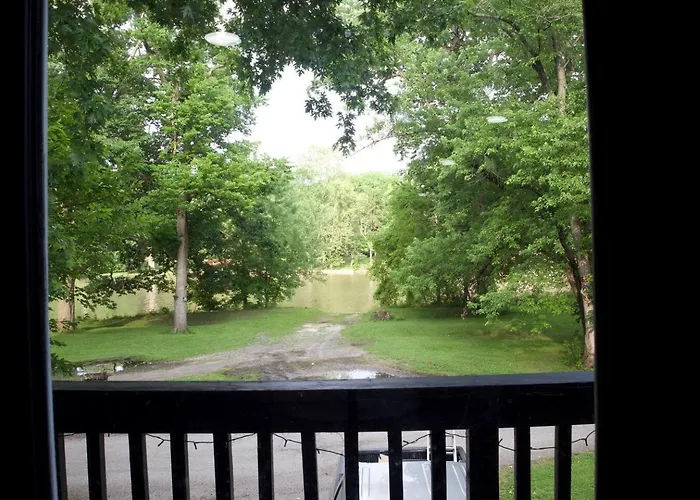 Hidden Riverfront Gem Noblesville Sleeps 6