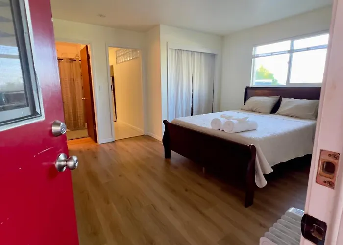 Charming Studio One Mile From Beach