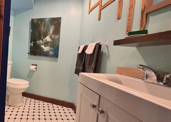 Quirky, Bright, Spacious Room In Beautiful Gloucester