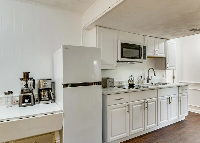 4 Mi To Lake Bernard Frank! Bright Unit W/ Patio