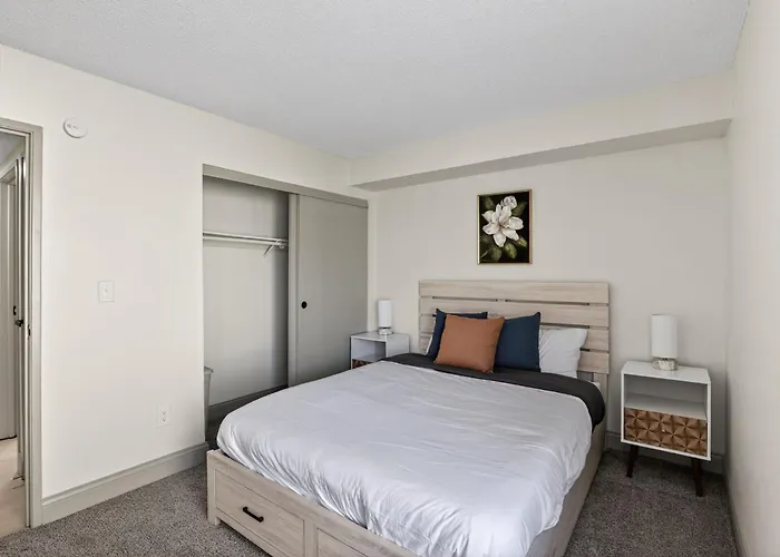 Bright 2Br Apartment Near Kansas City