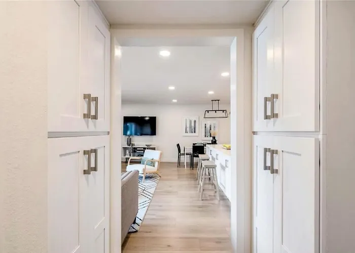 Three Bedroom Coastal Residence With Ocean Views