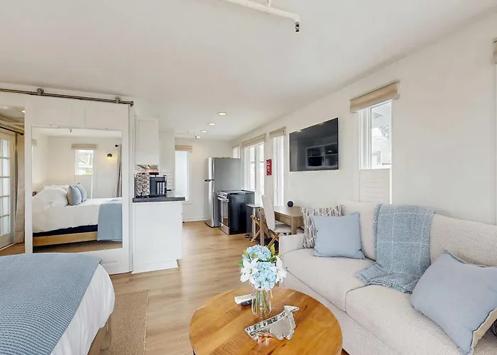 Cozy Downtown Studio - Walk To Ferry & Town