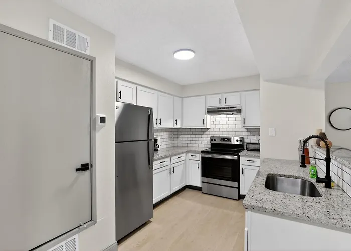Comfortable 1-Bedroom With Cozy Living