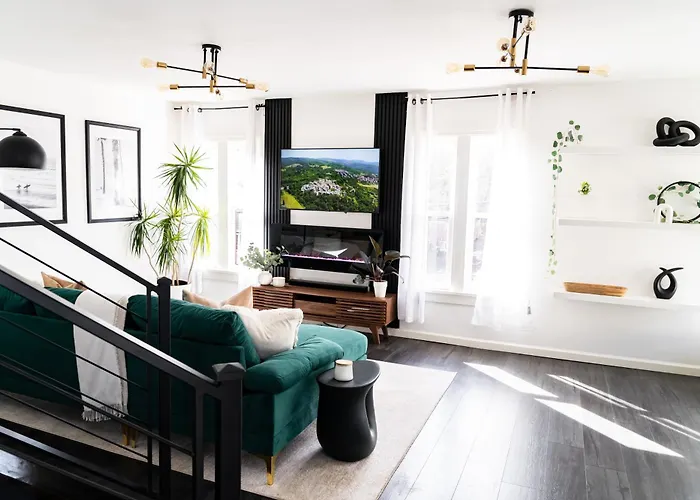 The New Hope Loft Retreat Walkable & Serene