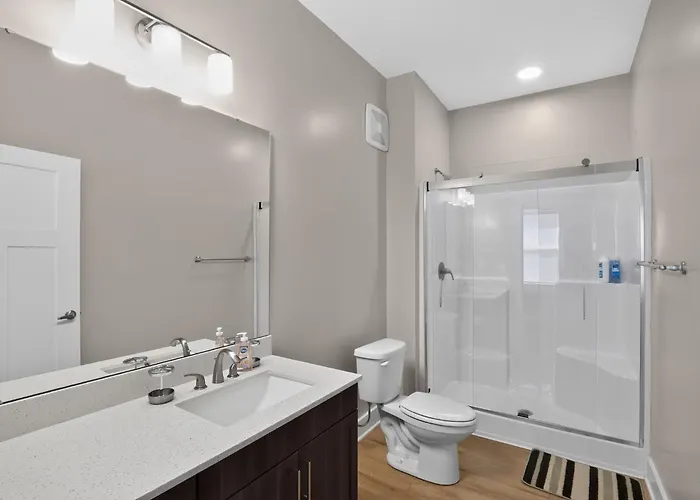 Homey 2Br With Great Space