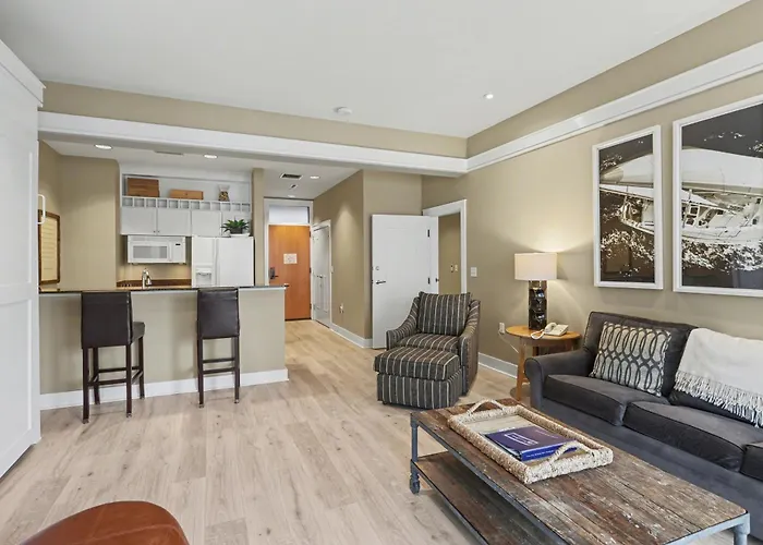 Charming Lodge Suite 257 In Bay Harbor, Mi—Ideal For A Cozy Getaway!