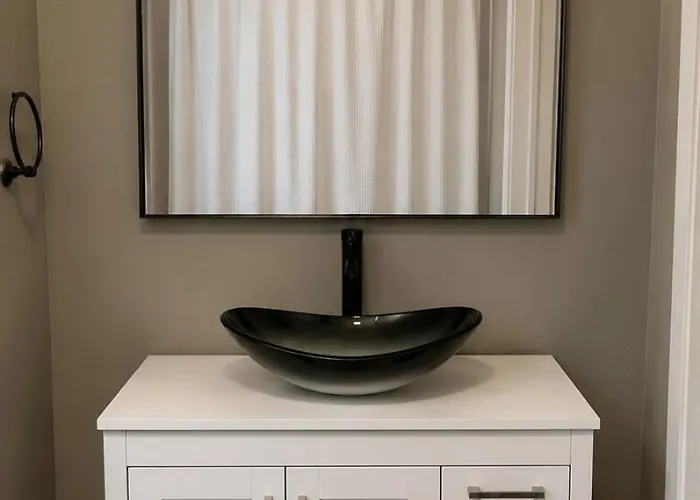 Modern 2Br Near Cmmc And Downtown