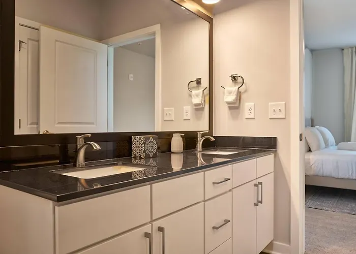 2Bd Haven Steps From Dt Clayton