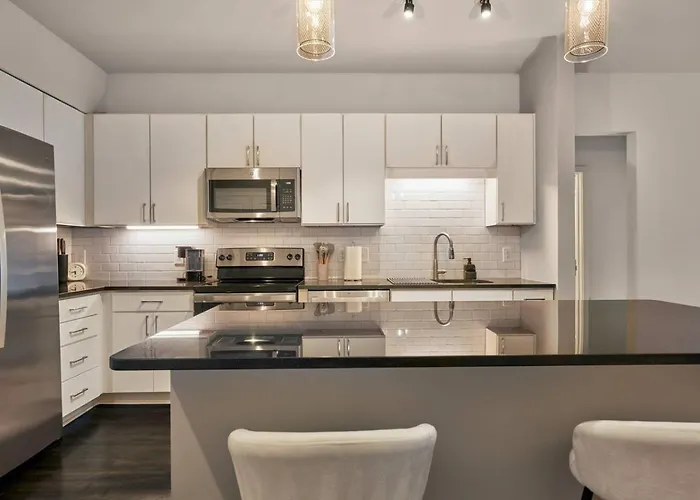 3Bd Sanctuary Stones Throw From Dt Clayton