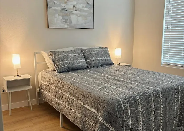 Pierce Haven, Modern Retreat With Private Patio
